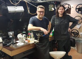 Rzemieślnictwo z pasją. Sprawdzamy, jak na co dzień wygląda praca tapicera samochodowego
