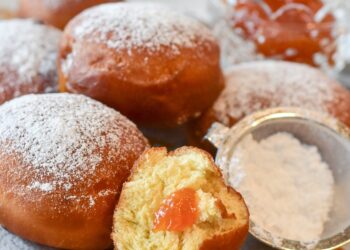 Tłustoczwartkowe pączki droższe niż rok temu. „Ceny w niektórych miejscach są zaskakujące”