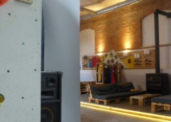 Jazz na leżąco i to pod ścianką wspinaczkową