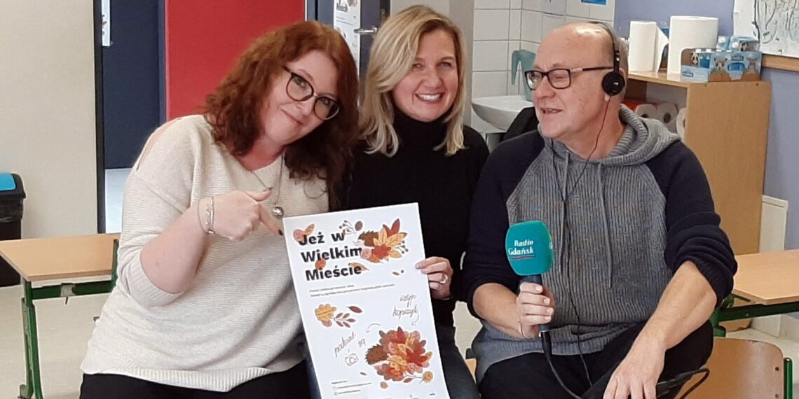 W Gdyni dzieci z Leśnych Klas sypią kopczyki dla jeży