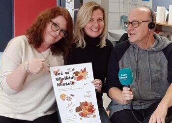 W Gdyni dzieci z Leśnych Klas sypią kopczyki dla jeży