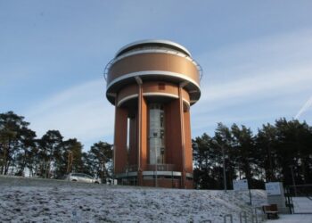 Kazimierz w kropki. W Gdańsku testowana jest innowacyjna metoda ochrony ptaków przed kolizją z szybami