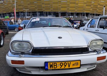 Mają po kilkadziesiąt lat, a wciąż jeżdżą i budzą zachwyt. Motoryzacyjne klasyki