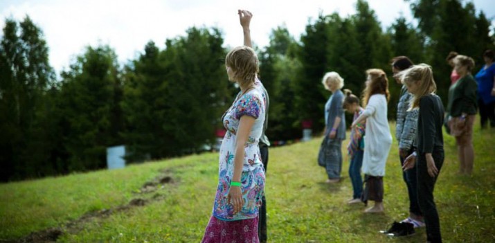 Szamańskie obrzędy w Kożyczkowie. Odwiedzamy Festiwal Zielone Kręgi