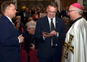 Zakon Krzyżacki jeszcze istnieje. Nasz reporter rozmawia z wielkim mistrzem