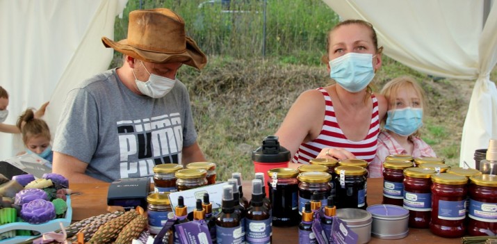 Mamy lawendowe życie – opowiadają Barbara i Bartosz Idczak z Przywidza, właściciele największego pola lawendy w Polsce