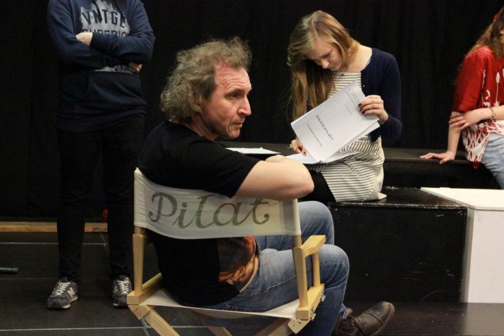 Wszyscy mamy ciarki. Aktorzy o „Sądzie nad Jezusem”. Przedstawienie uliczne w Wielki Piątek w Gdańsku