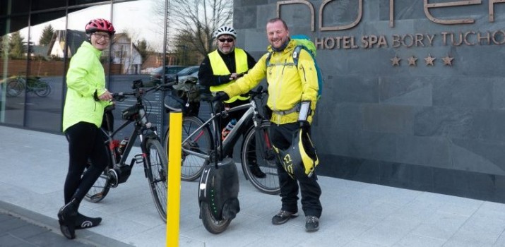 Wszyscy oglądają się za nim na ulicy, a on planuje podróż na jednym kole z Gdańska w Pieniny