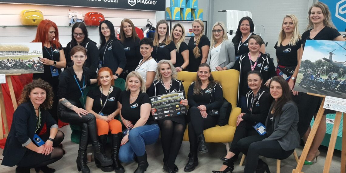 Miłośniczki motoryzacji wspierają potrzebujących. Kalendarze Motolejdis Pomorze trafiły do sprzedaży