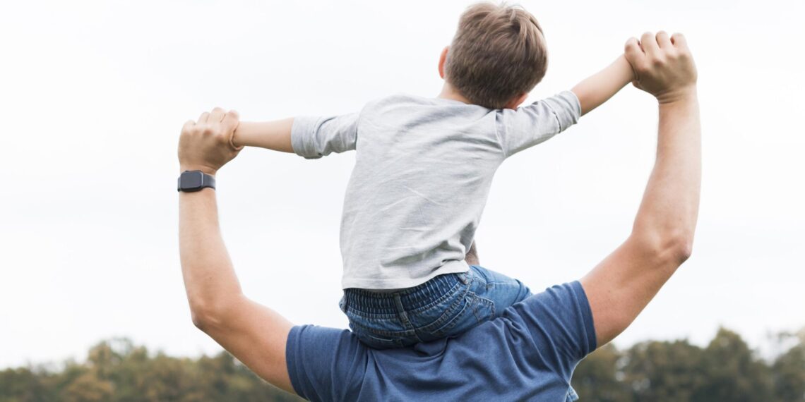 Mężczyźni coraz częściej korzystają z urlopów ojcowskich. „Mamy zmianę młodego pokolenia”