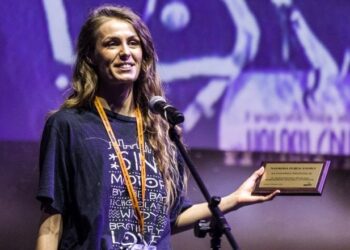 Jak się jedzie z kotem na rowerze? Patent Oli Mae ze Skórcza zasłużył na burzę oklasków