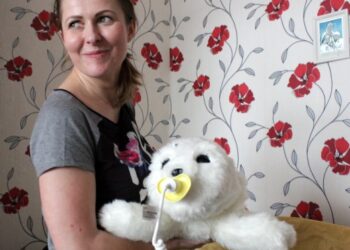 Ma 340 czujników, kamery i mikrofony. Foka-robot uszczęśliwia pierwsze dziecko w Polsce