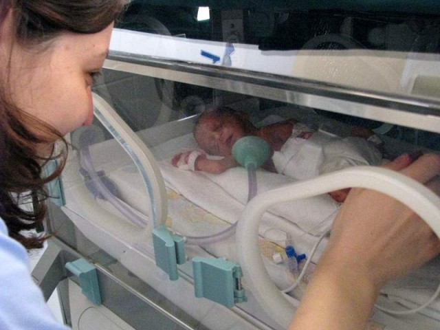 Agnieszka i Marek Machutt mają nadzieję, że ich Paulinka zacznie samodzielnie chodzić. Operacja w Stanach jest o krok