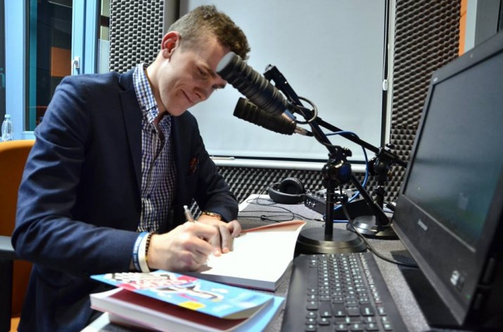 Nazywają go szachowym ambasadorem. Michał Kanarkiewicz właśnie wydaje książkę do nauki gry