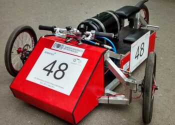 Tym samochodem jedzie się klęcząc. Auto na powietrze powstało na Politechnice Gdańskiej