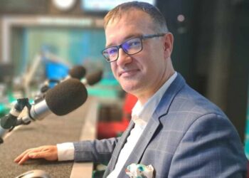 Pomógł tysiącom osób uzależnionych od palenia papierosów. Łukasz Balwicki bohaterem audycji „Jestem z Pomorza”