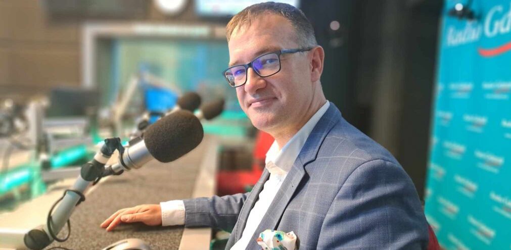 Pomógł tysiącom osób uzależnionych od palenia papierosów. Łukasz Balwicki bohaterem audycji „Jestem z Pomorza”