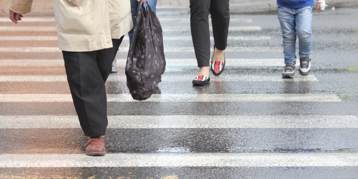 Kiedy kierowca musi ustąpić pieszemu? Zawiłości przepisów ruchu drogowego tłumaczy policjantka