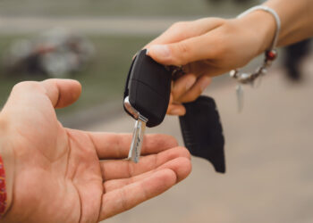 Ceny samochodów używanych przestają rosnąć. Czy warto w nie teraz zainwestować?