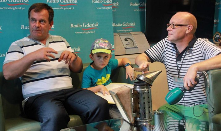 Ireneusz Kowalewski zbiera pszczoły w mieście. Poznaj miejskiego pszczelarza z Gdańska