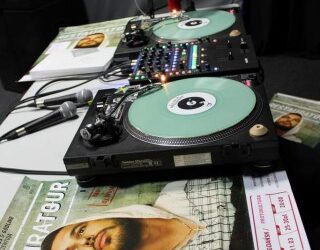 Drap się Boże w głowę drap, chrześcijański grają rap