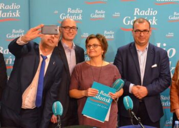 Czy wiecie, że istnieje dieta selfie! Tak, chudnie się robiąc zdjęcia – opowiada Klaudia Rain