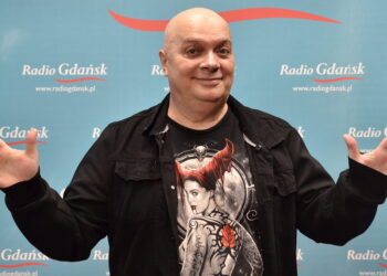 Krzysztof Skiba w „Facecie na luzie” o humorze, sprzeciwie wobec władzy i niekończącej się energii