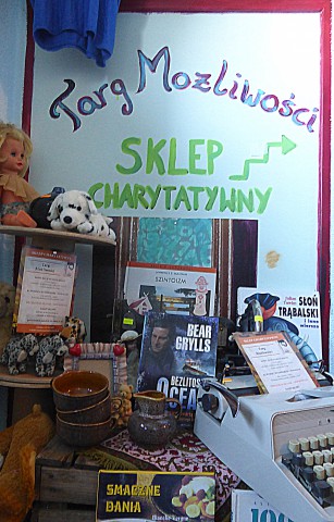 Cudów Szafa, czyli irlandzki sklep charytatywny na Morenie