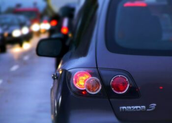 Problemy z oświetleniem samochodowym. Ekspert wyjaśnia, dlaczego ważne jest ustawienie reflektorów