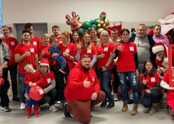 Nazywają ich aniołami, Mikołajami lub po prostu dobrymi ludźmi. Wolontariusze Szlachetnej Paczki