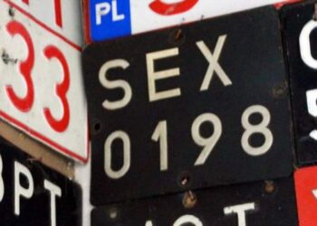 SEX można kupić, ale lepiej wymienić się z kolegą. Anegdoty kolekcjonera tablic rejestracyjnych