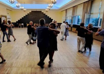 Rumba, cha-cha-cha, samba, jive lepsze od leżakowania