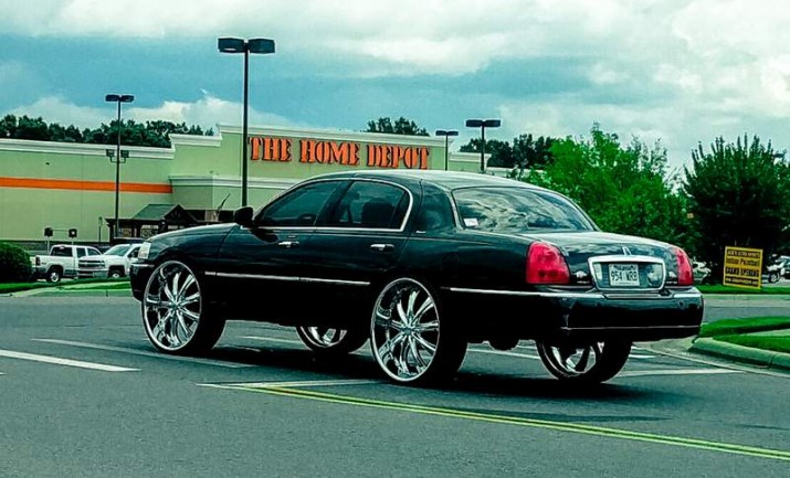 Kiedyś myśleli że country to wiocha, teraz ta muzyka brzmi w ich mieszkaniu i duszach