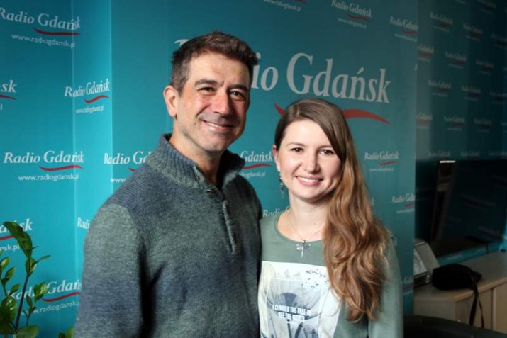 Szukał silnego mężczyzny, trafiła mu się delikatna dziewczyna. Skończyło się małżeństwem