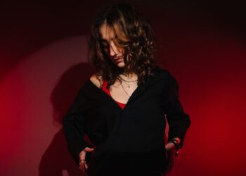 Muzyka towarzyszyła jej od najmłodszych lat. Kalina Kortas, wokalistka, autorka tekstów i kompozytorka pochodzącą z Tczewa