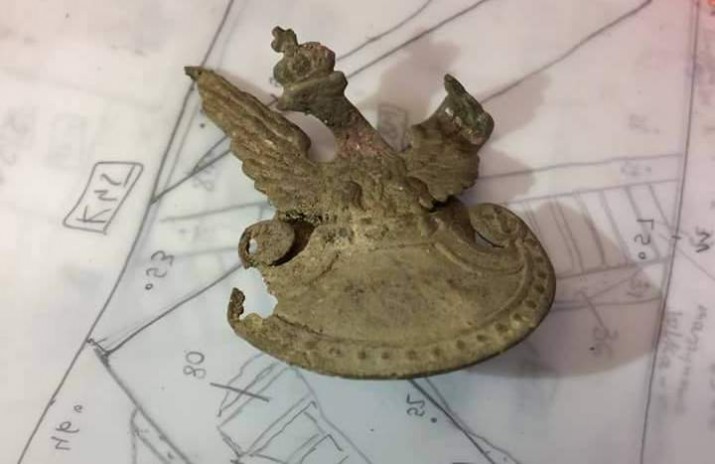 Polski orzełek, nalewka na czosnku i ogromny ładunek emocji. Co wykopano na Westerplatte?