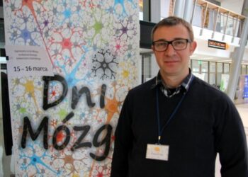 Komputer na wodę? To nie ma prawa działać, a jednak każdy z nas ma go przy sobie