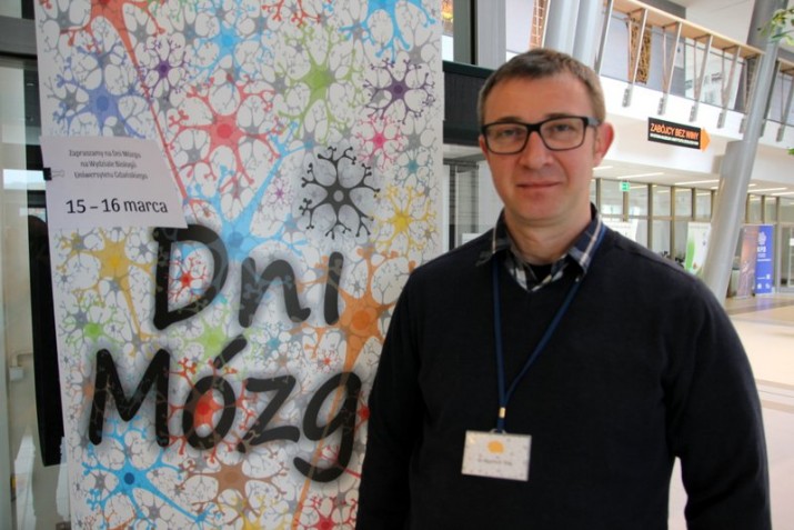 Komputer na wodę? To nie ma prawa działać, a jednak każdy z nas ma go przy sobie