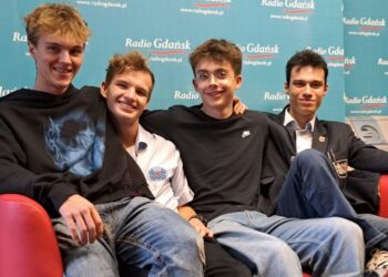 Francuskie przygody w Lyonie z radiową konsoletą w tle