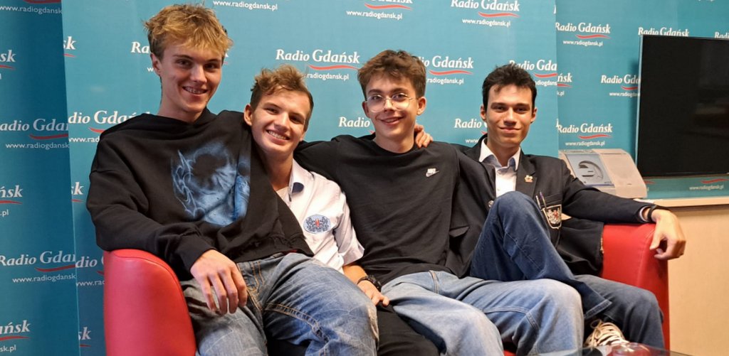 Francuskie przygody w Lyonie z radiową konsoletą w tle